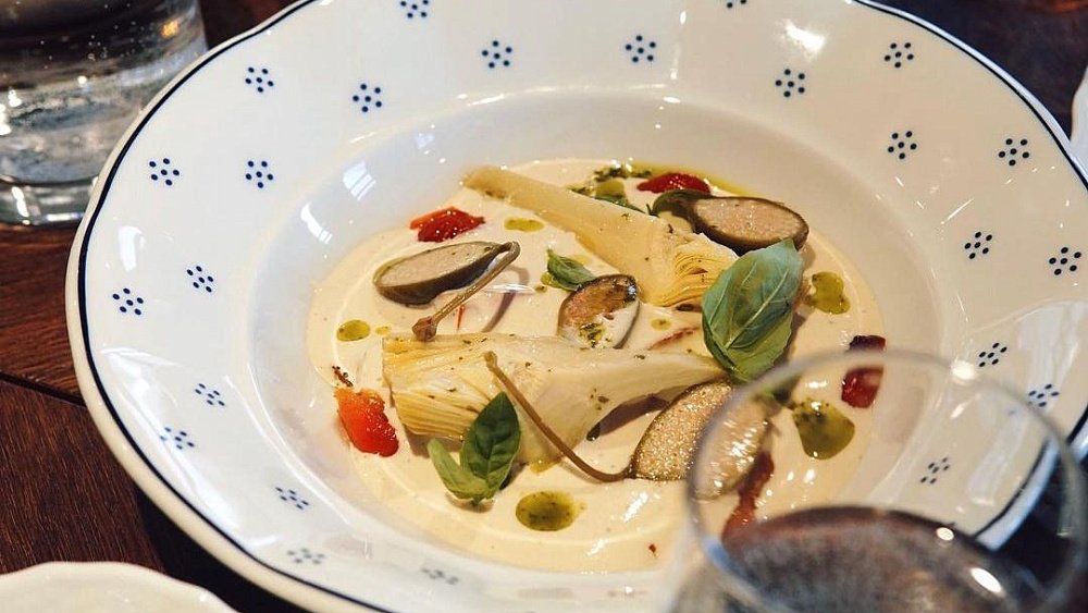 В Челябинске открылся рестобар YOLO