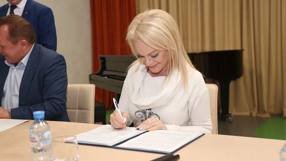 Лариса Долина объявила набор в школу вокала в Челябинске