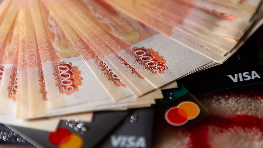 Рестораны и авиабилеты: на что уральцы тратили деньги в новогодние каникулы