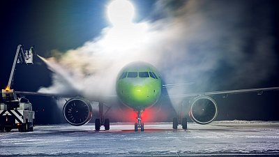 В челябинском аэропорту рассказали, как защищают самолеты от ледяной корки