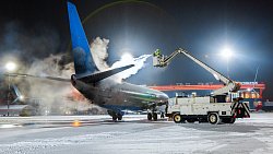 В челябинском аэропорту рассказали, как защищают самолеты от ледяной корки