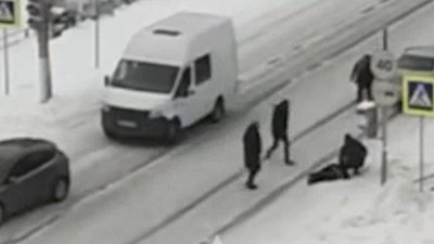 В Трехгорном неравнодушные жители спасли женщину