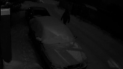 В Коркино мужчина засунул картофель в выхлопные трубы автомобилей