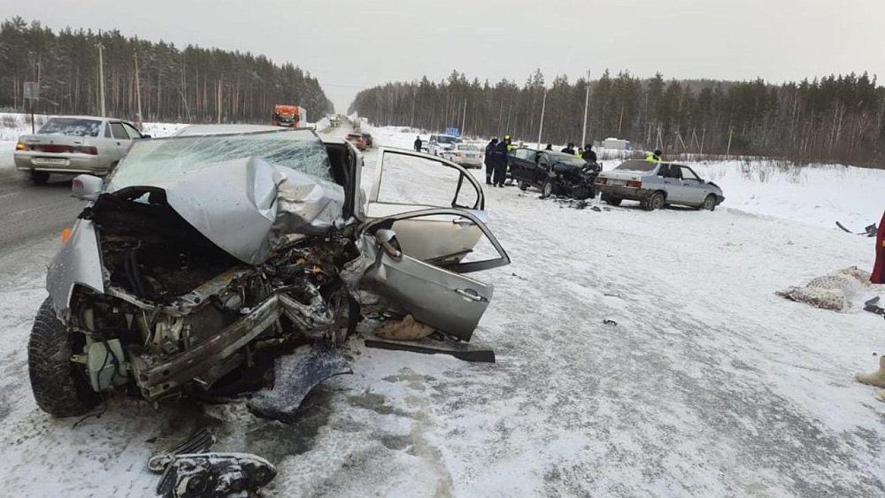 После смертельной аварии в Златоусте в больнице скончались 11‑летняя девочка и ее отец