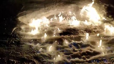 В Миассе горящий снег попал на видео