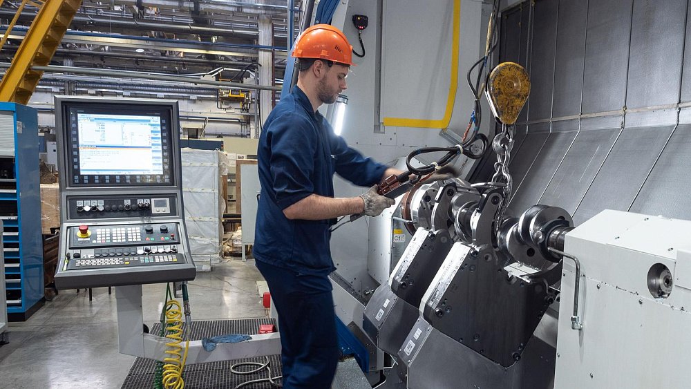 На Челябинском тракторном заводе подняли зарплаты