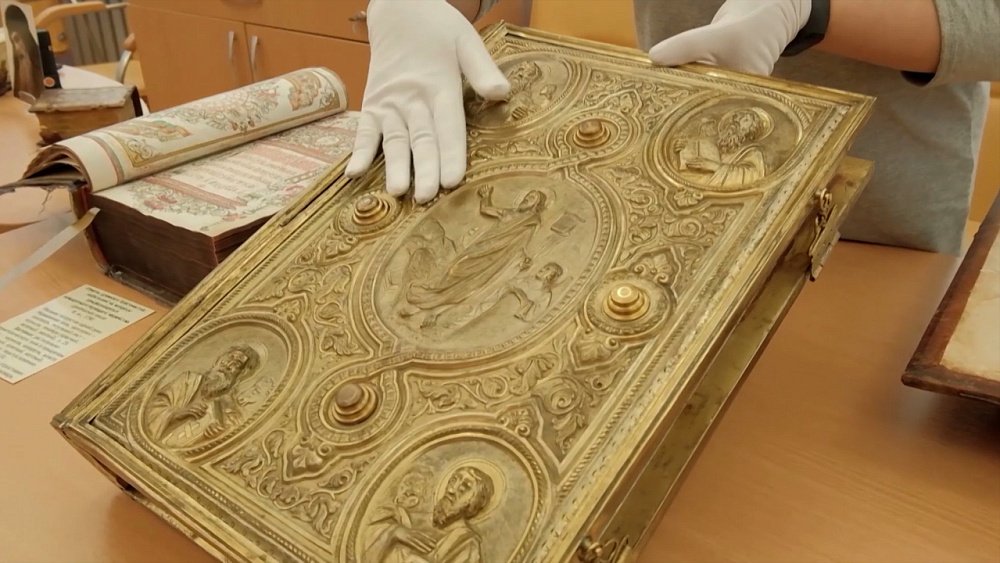 Оптимальный микроклимат для редких книг в сюжете «Как хранят раритетные издания?»