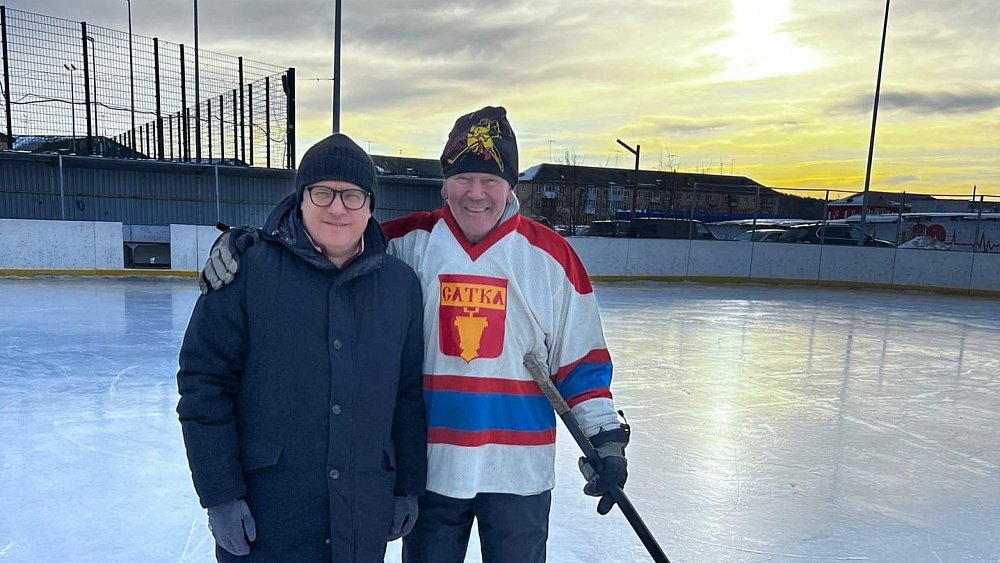 Алексей Текслер проинспектировал ход строительства ФОКа в Сатке