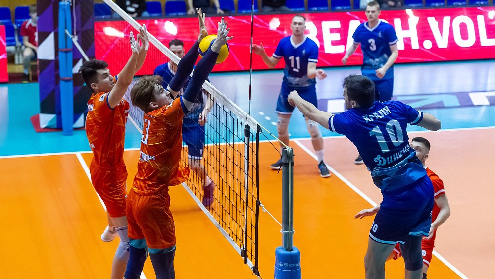 Волейбольные клубы Челябинска и Магнитогорска поделили очки в южноуральском дерби