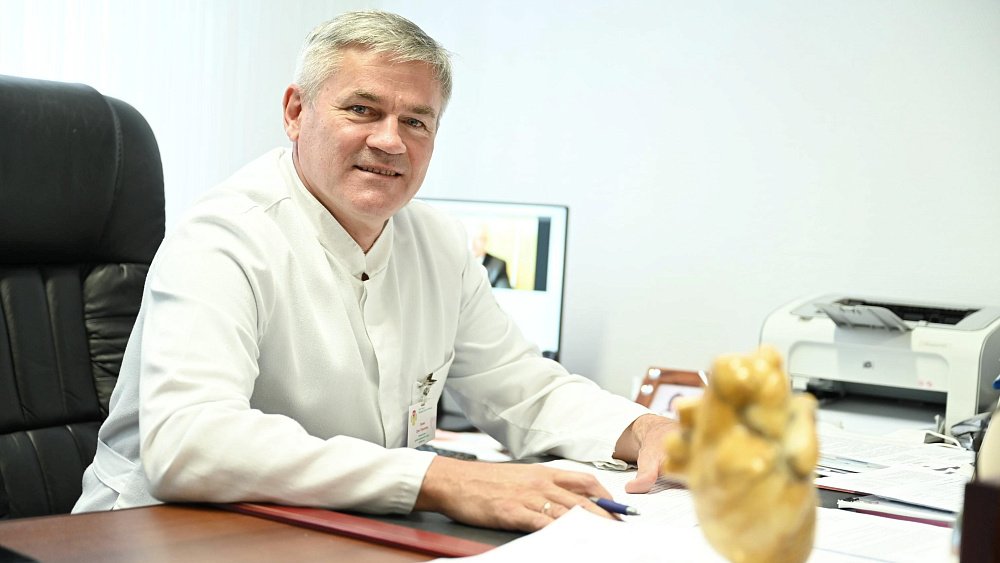 Главный кардиохирург Челябинской области получил медаль Минздрава России