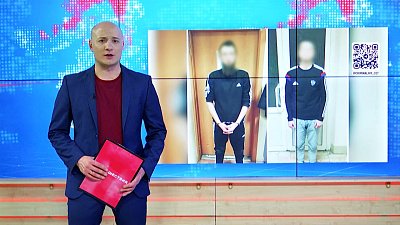 Угрожая ножом, похитили деньги у знакомого