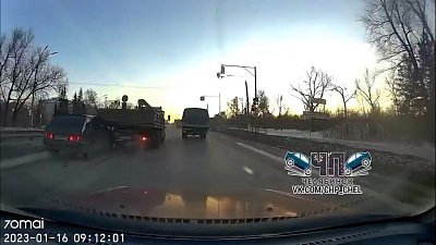 В Копейске столкнулись легковой автомобиль и большегруз