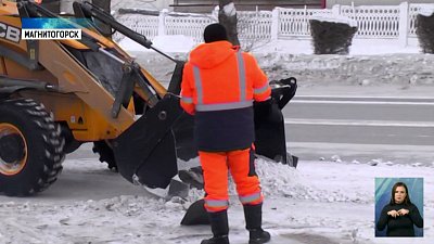 С улиц Магнитогорска круглосуточно вывозят снег