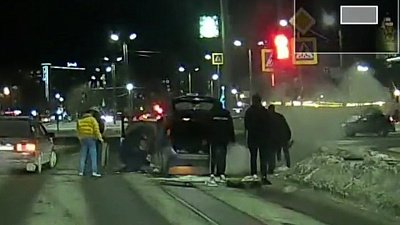 В Челябинске автомобиль вспыхнул после ДТП