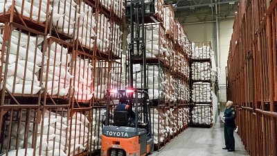 Челябинская таможня отдала 40 тонн контрафактного сахара старикам и детям