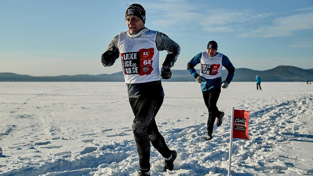Более 160 спортсменов заявились на массовый забег по озеру Тургояк