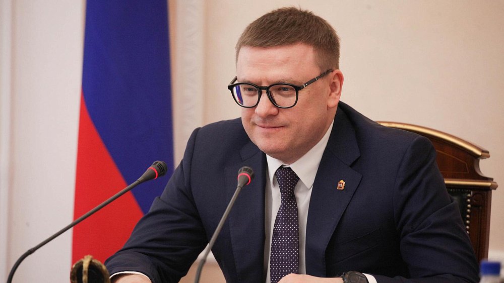 Алексей Текслер отметил региональными наградами отличившихся чиновников