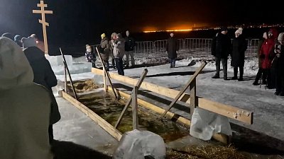 Жители Челябинской области окунулись в купели на праздник Крещения Господня