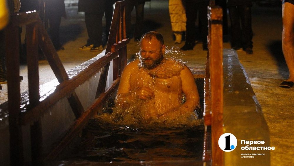 В Челябинской области более 12 тысяч человек посетили проруби на Крещение