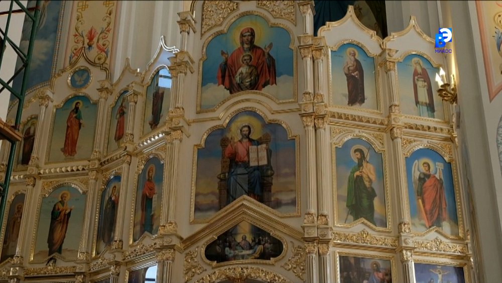 Художник из Миасса расписывает храмы Урала