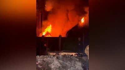 В Златоусте вспыхнули частный дом и баня