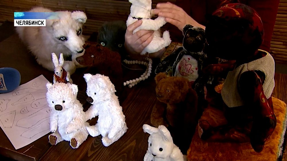 Жительница Челябинска создает необычные игрушки