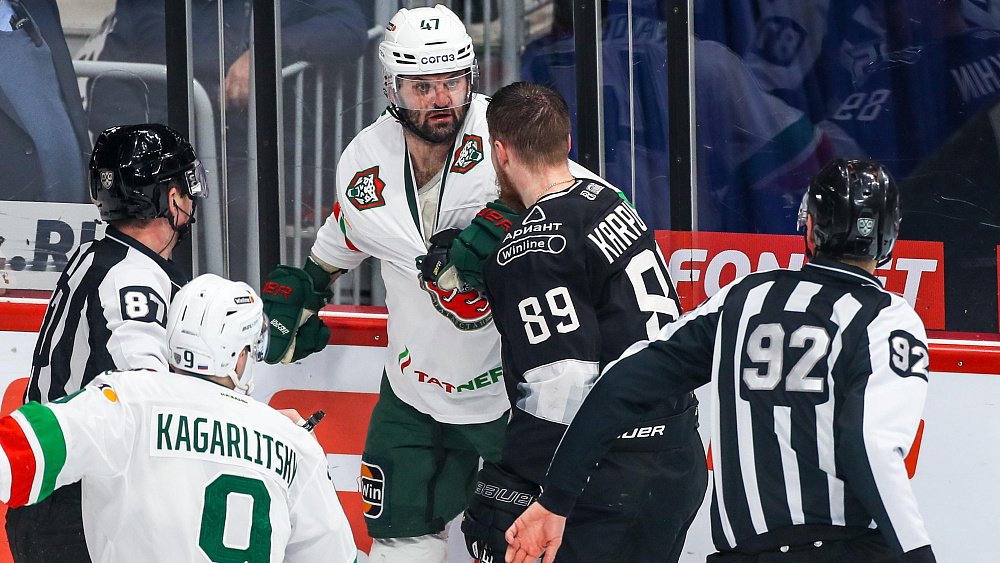 Хоккеисты «Трактора» уступили набравшему ход «Ак Барсу» в чемпионате КХЛ