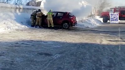 Бездомный поджег машину в Троицке