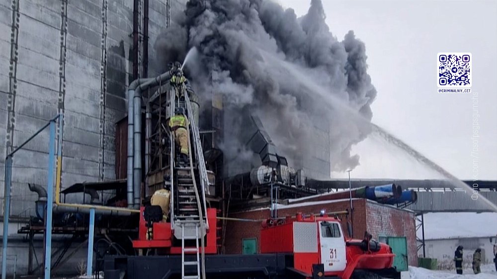 В Троицке пожар в здании зерносушилки