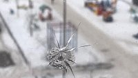 В Челябинске неизвестный обстрелял окна квартир