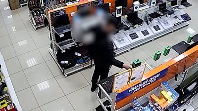 В Чебаркуле полицейские задержали подозреваемого в краже колонки и беспроводной мыши