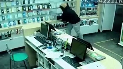 В Челябинске задержали подозреваемого в хищении 11 телефонов из магазина