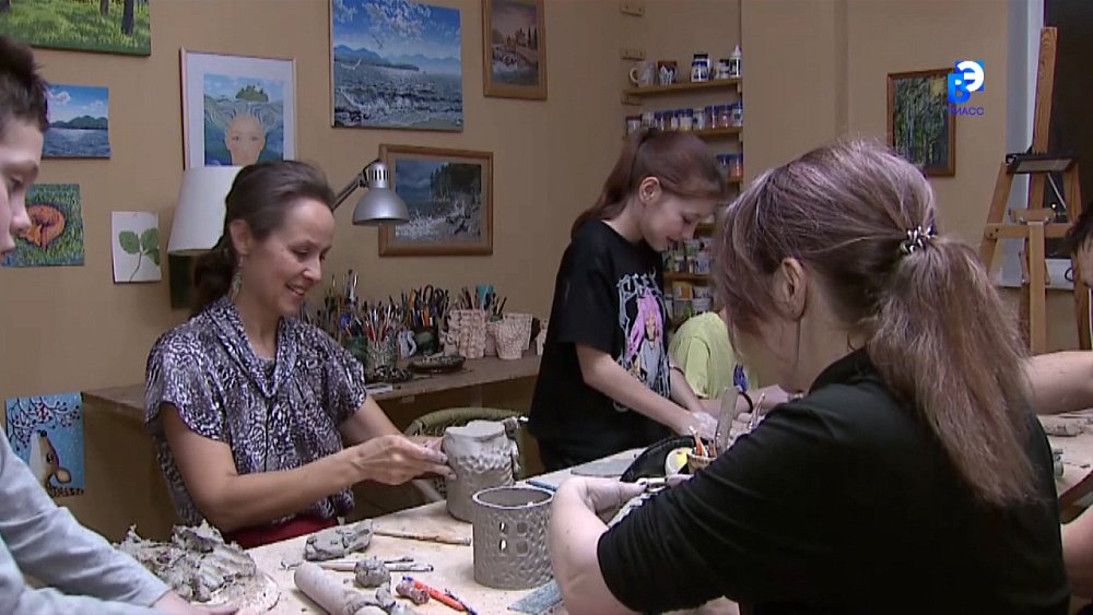 Миасская художница раскрывает секреты керамики