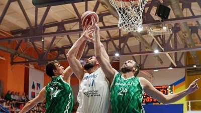 Баскетбольный клуб «Челбаскет» одержал пятую победу подряд и поднялся на вторую строчку в Высшей лиге