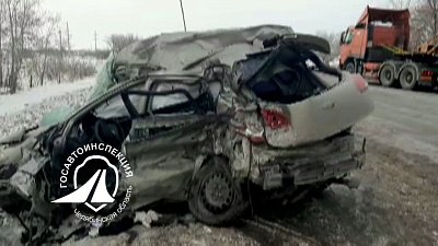 В Красноармейском районе водитель легковушки погиб после столкновения с большегрузом