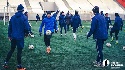 Футболисты «Челябинска» провели открытую тренировку после двухмесячного отпуска
