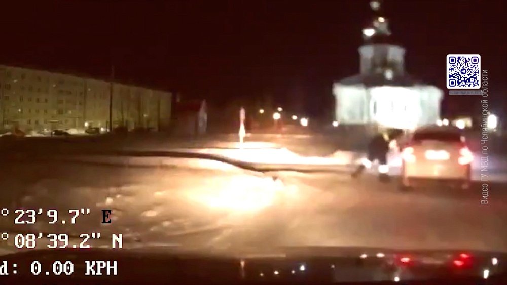 Пьяный водитель протащил инспектора по дороге