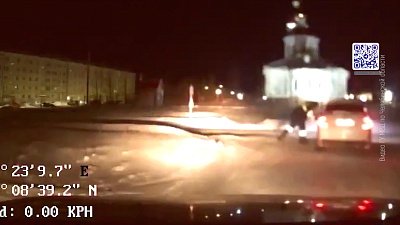 Пьяный водитель протащил инспектора по дороге