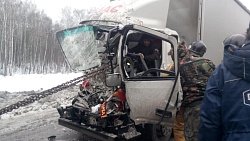 На трассе в Челябинской области ввели реверсивное движение из‑за ДТП с шестью машинами