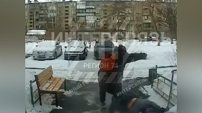 Драка на северо-западе Челябинска попала в объектив видеодомофона