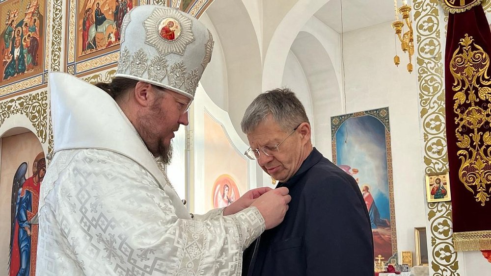 Патриарх Кирилл удостоил златоустовского оружейника медали ордена Андрея Рублева