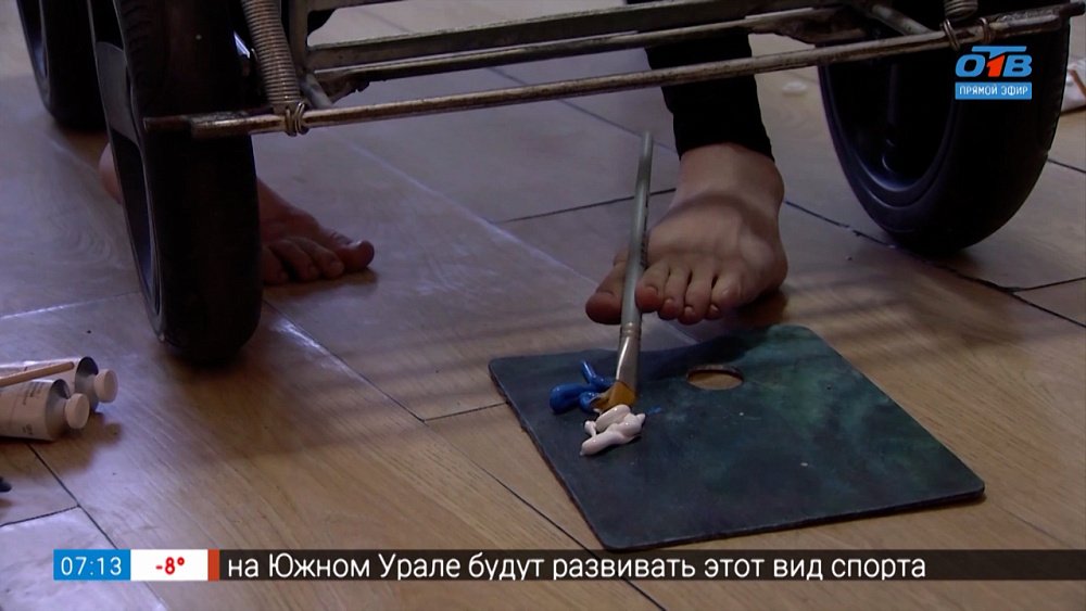 Картины, написанные ногами, в сюжете «Инклюзивное искусство»