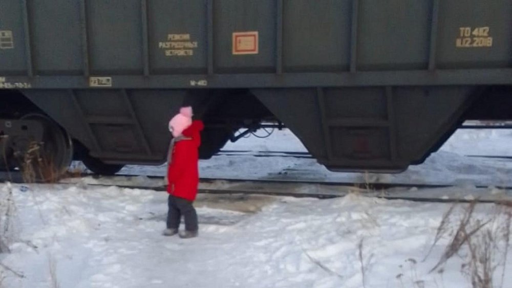 На юге Челябинской области дошкольники добирались до детского сада под поездами