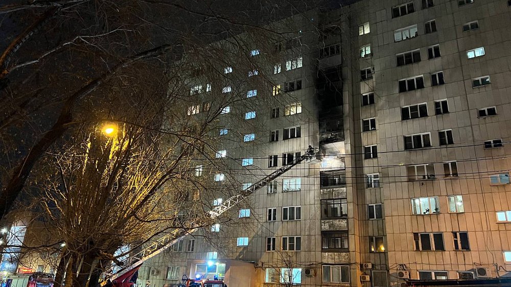 В Челябинске из-за пожара в многоэтажке на улицу эвакуировались 30 человек
