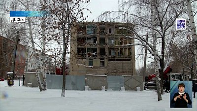 У общежития отремонтировали стену