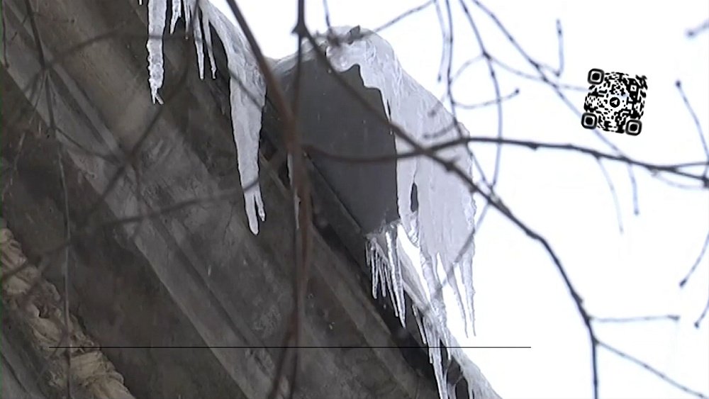 Осторожно — сосульки! Как не стать жертвой?