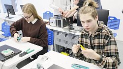 Алексей Текслер оценил работу нового IT‑куба в Снежинске