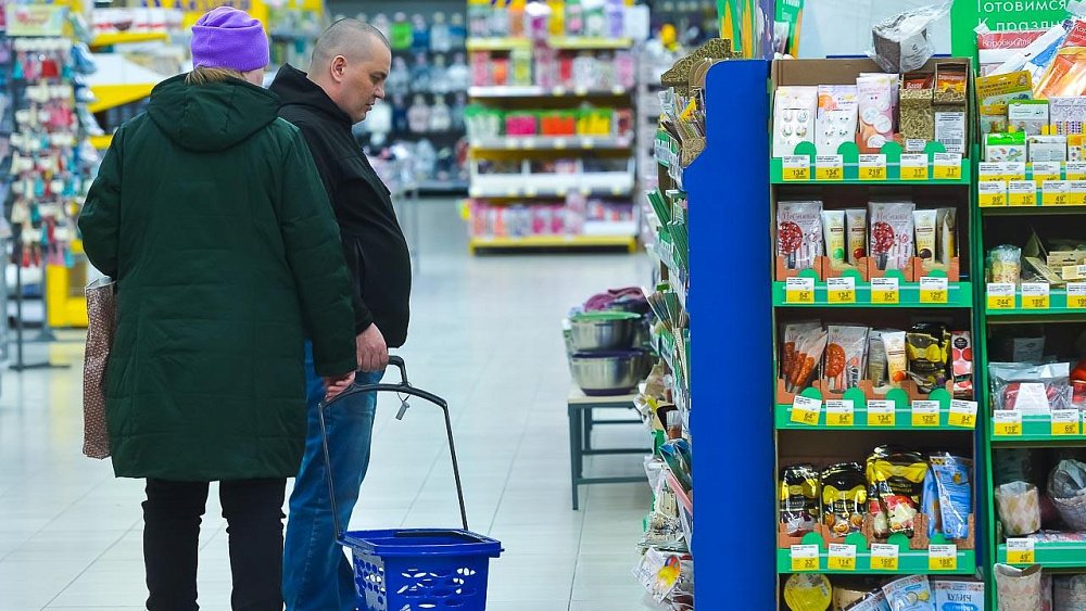 Китайские чипсы, индийский джин, огурцы за 1 тыс. рублей: изучаем импортные продукты в магазинах Челябинска