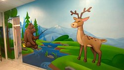 Художники расписали стены детской поликлиники в Пласте