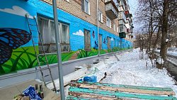 Художники расписали стены детской поликлиники в Пласте